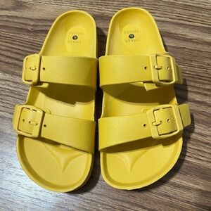 Shade & Shore Kids Bright Yellow Buckle Sandals- Size 5